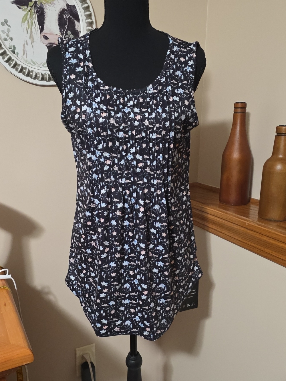 Floral Pleated Black Sleeveless Tank Top - Women's